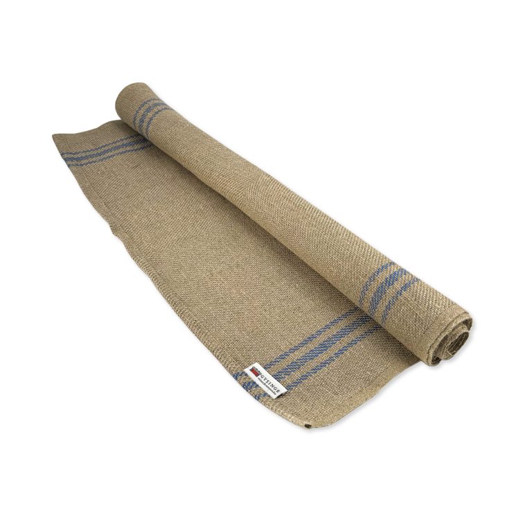 Naturfärgad bordslöpare i 100% oblekt lin med blå ränder, handvävd i skyttelvävstol från Gysinge