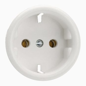Vitt vägguttag med två hål.